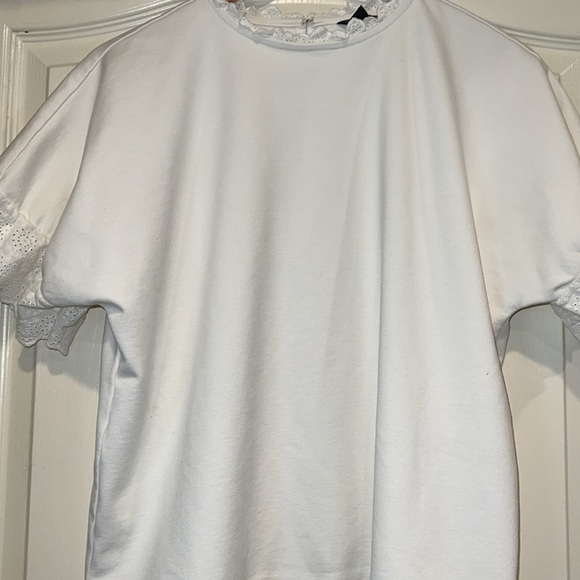 Ann Taylor Eyelet Lace-Trimmed SS White Blouse - Picture 2 of 6